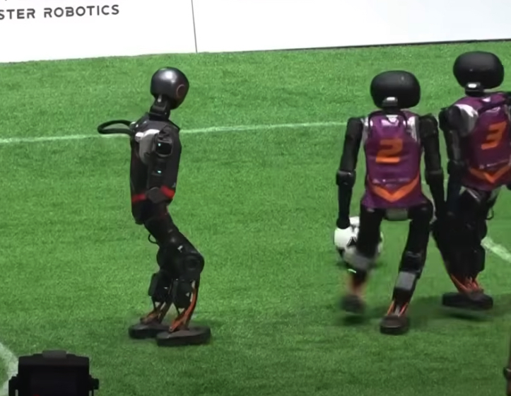 「痛いフリ」はしないが、よく転ぶ!人間よりフェアで面白い(?)ロボットサッカーが爆誕の画像3