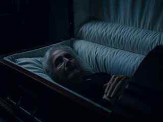 「死んだはずが…」88歳女性、棺の中でまさかの“復活”！生き埋め寸前からの生還劇