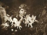 世界を騙した“妖精写真”「コティングリー妖精事件」100年の時を経てオークションへ
