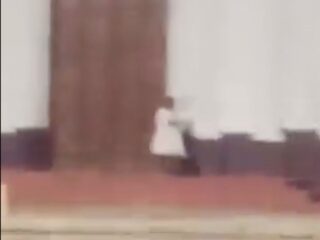 「歩いているのに足がない！」目撃者も絶叫。ベネズエラの教会前に現れた“謎の聖職者”の正体とは