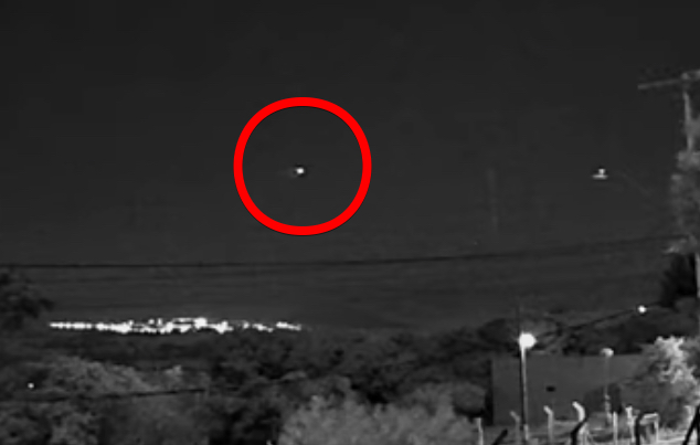 「毎週現れる」町を悩ます“おなじみのUFO”、赤外線カメラがその不可解な姿を激撮の画像1
