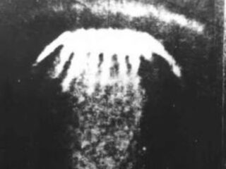 空から無数の光線を放つ“巨大クラゲ”出現！40年以上原因不明、ソ連の空に現れた謎の発光体「ペトロザヴォーツク現象」とは