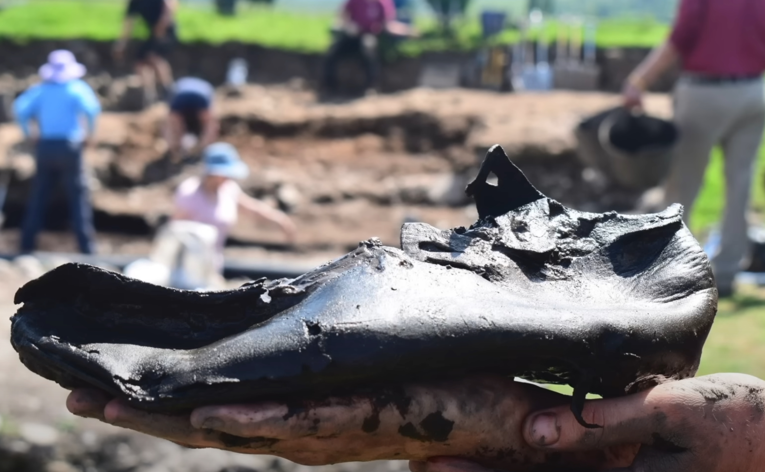 古代ローマの砦を守っていたのは“巨人兵”だったのか。2000年前の遺跡から発掘された「異様に大きい靴」に考古学者が困惑の画像3