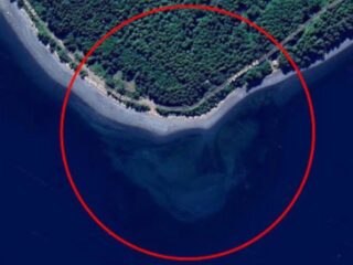 Googleマップに浮かぶ謎の「巨大ドクロ」、その正体は宇宙人の証拠！？ しかし…