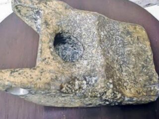 「起源は未だ不明」博物館に眠る25万年前の“オーパーツ”… 謎のアルミ合金はUFOの一部か、超古代文明か