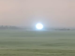 貴重すぎる映像に専門家も驚愕！謎の光球『球電』の鮮明な動画が撮影される