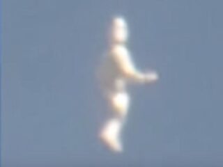 【衝撃映像】リアル「空飛ぶマシュマロマン」が激撮される！反キリストか、ブルービーム計画か、目撃者多数