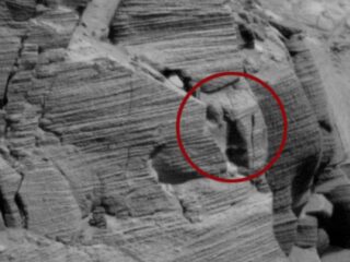 火星で「オシリス像」が発見された！？ NASAの公式画像が古代エジプトと火星を結ぶのか