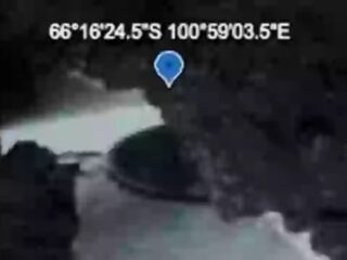 南極の氷下に眠る“宇宙人の基地”！？Googleマップが捉えた謎の円盤の正体とは