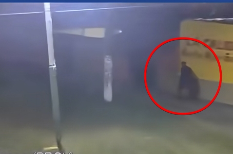 監視カメラは見た!男性が“忽然と消える”決定的瞬間、市も「説明不能」と映像公開=アルゼンチンの画像1