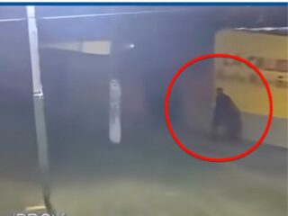 監視カメラは見た！男性が“忽然と消える”決定的瞬間、市も「説明不能」と映像公開＝アルゼンチン