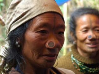【封印された奇習】女性が醜くなるため… アパタニ族の老女、顔に残る“悲しき通過儀礼”