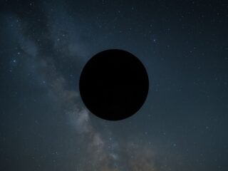 「月が消える夜」8月23日に訪れる“ブラックムーン”は聖書の終末予言か、ただの天文現象か
