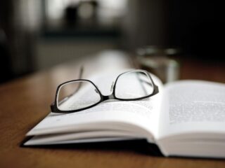 あなたも当てはまる？ 学歴や知識では測れない、真の知性がにじみ出る“7つのサイン”