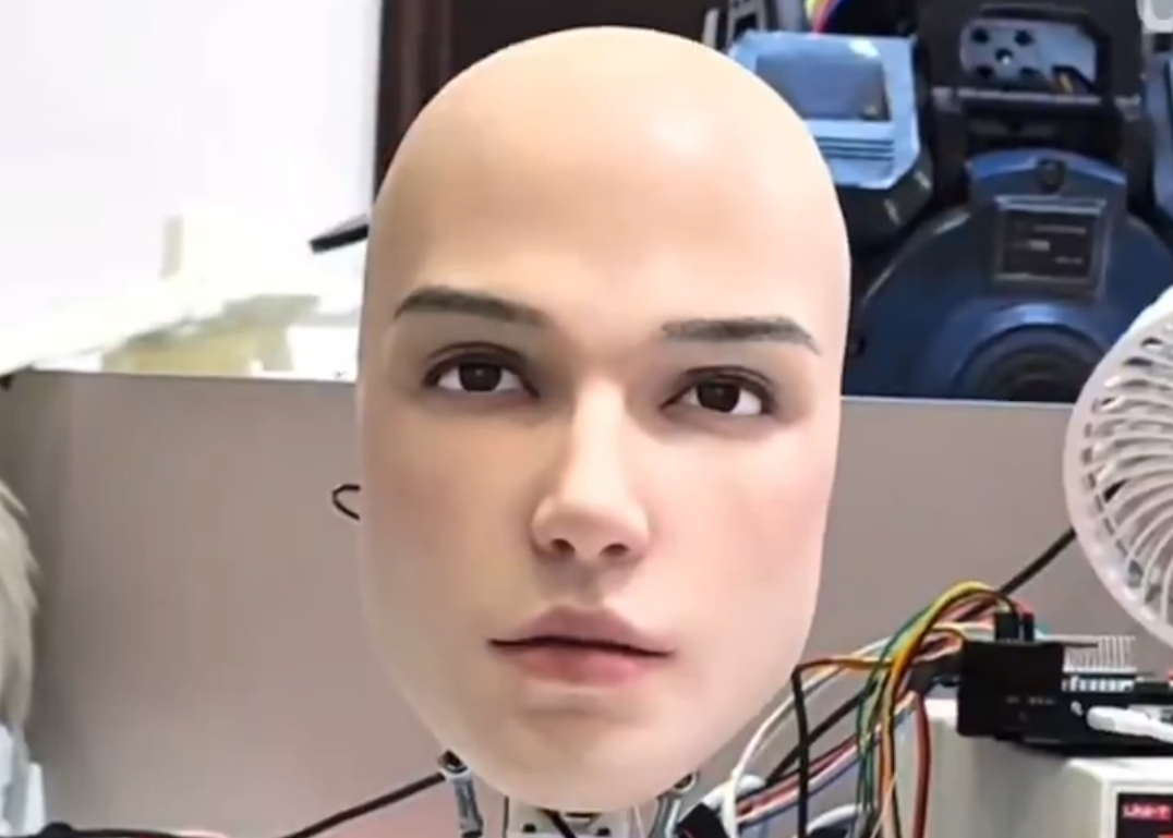 「不気味の谷」の最深部へ… 中国が開発した“人間すぎる”ロボットの顔がリアルすぎて怖いの画像1