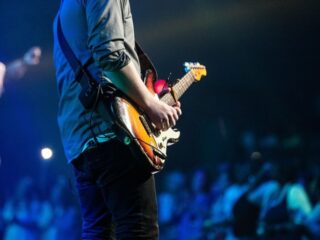ミュージシャンは“痛み”を感じにくい？― 楽器演奏がもたらす“脳の再配線”と驚くべき痛みへの耐性