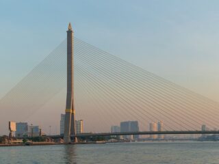 超有名観光スポットに突如“生首”！ 浮いた首なし遺体と謎の遺書… タイの外国人首吊り事件とは？