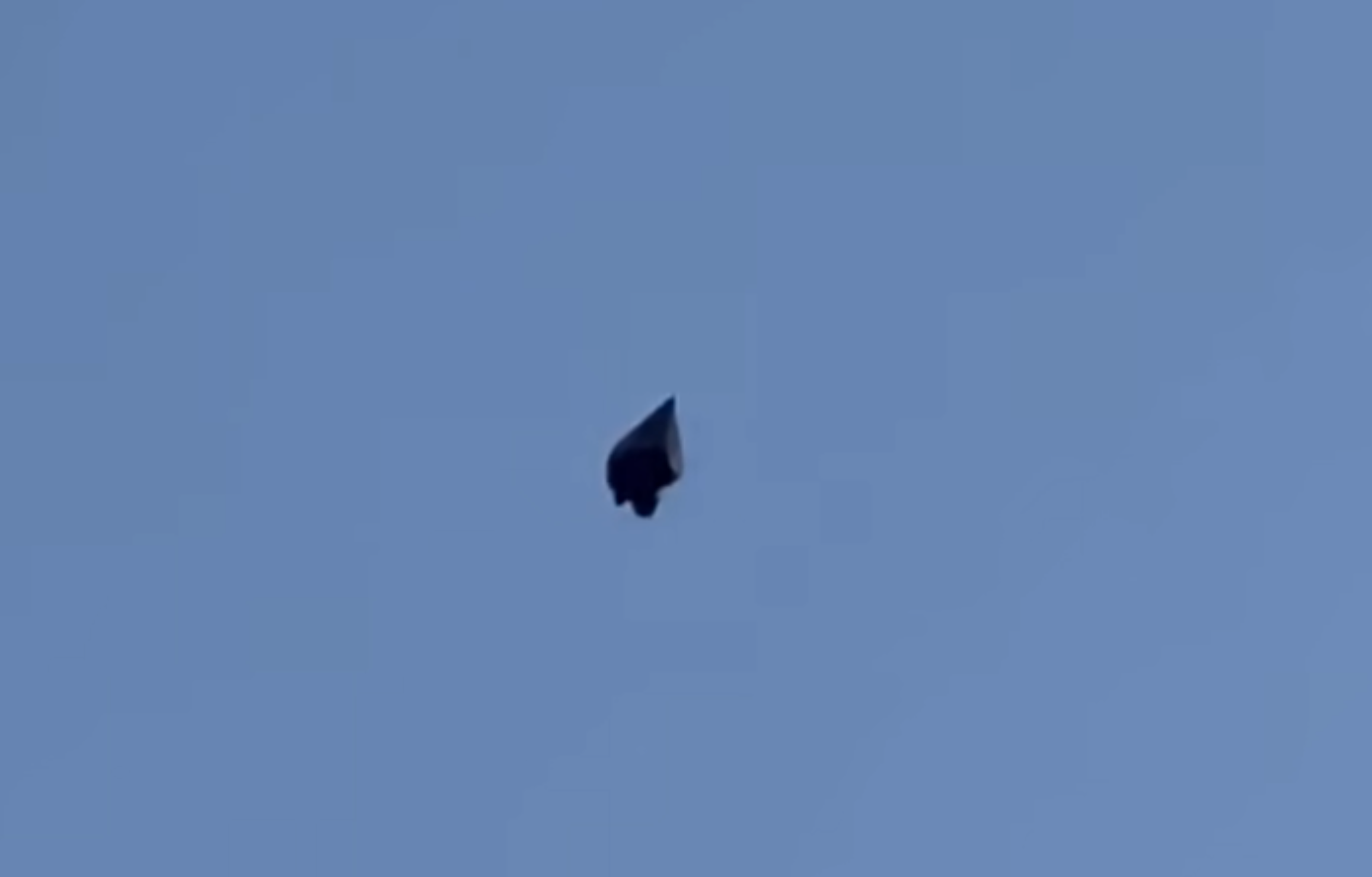 謎の「黒いピラミッド型UFO」が出現 ― 目撃相次ぐ“ブラック・トライアングル”の正体とはの画像1