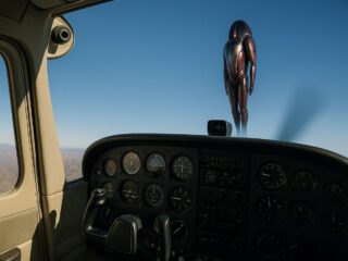 「まるでアイアンマンだ」― パイロットが遭遇した謎すぎるUFO、管制官との交信記録が公開される