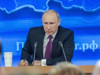 プーチンお抱え科学者が予言「西側が殺人ウイルスを撒き、LGBTQ思想で人類を滅ぼす」― その後の世界はロボットが支配