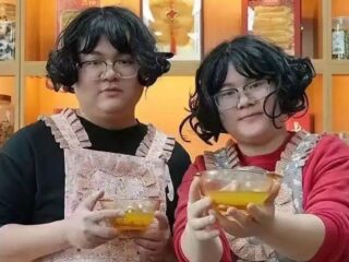 「DNA鑑定しろ！」とネット騒然 ― 瓜二つの夫婦、生き別れた双子説まで飛び出す“奇跡のそっくりさん”
