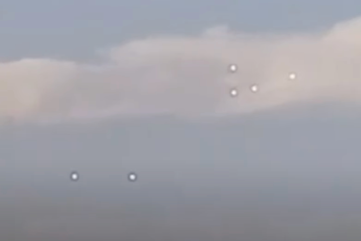 “UFO艦隊”出現? ― ゆっくりと移動し、忽然と消え、そして再び現れる謎の発光体群=スペインの画像1