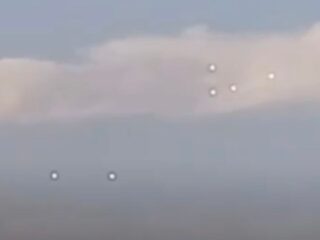 “UFO艦隊”出現？ ― ゆっくりと移動し、忽然と消え、そして再び現れる謎の発光体群＝スペイン