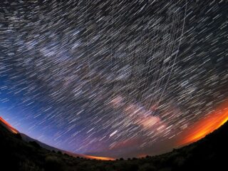 「毎日4機のスターリンク衛星が地球に落下している」― 専門家が警告する“宇宙ゴミ”の脅威と大気への未知なる影響