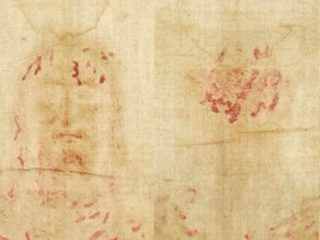 トリノの聖骸布、血痕が語る“真実” ― イエスを襲った「いばらの冠」の恐るべき形状が科学で明らかに