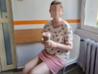 27年間の空白 ― 15歳で姿を消した少女、42歳で発見された場所は“おもちゃに囲まれた子供部屋”だった… 両親は監禁を否定