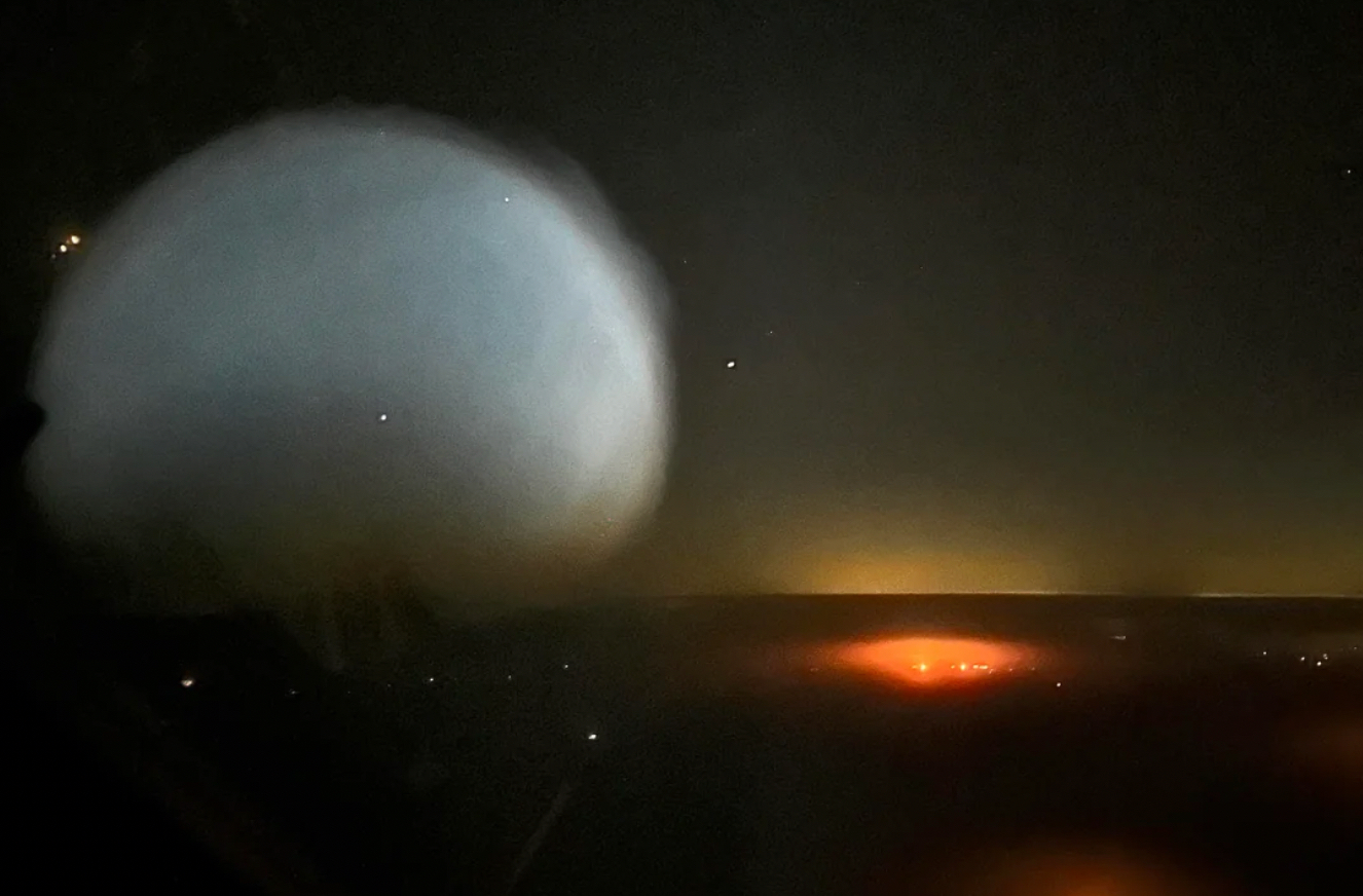 ペルシャ湾上空に“謎の光球”出現、旅客機が緊急回避!その正体は…の画像2