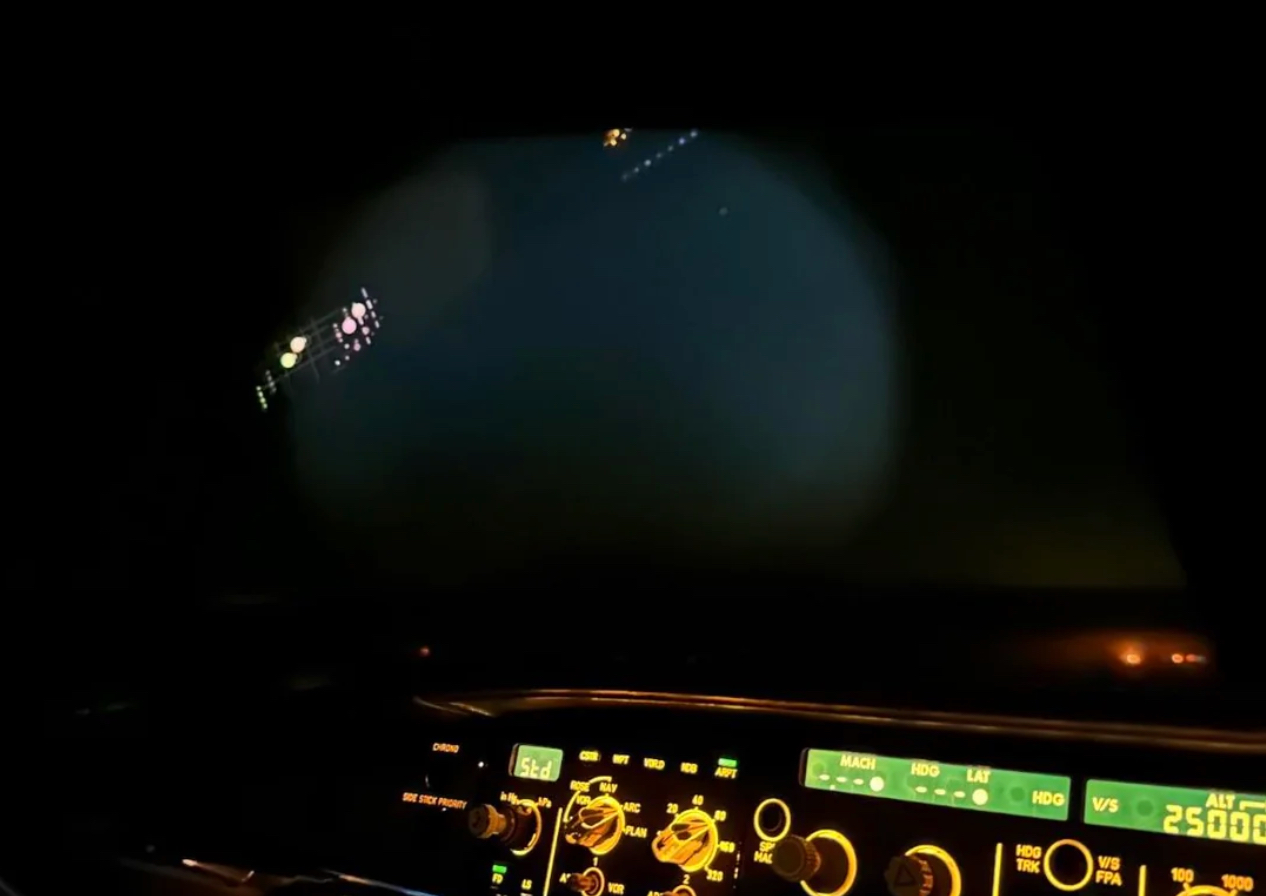 ペルシャ湾上空に“謎の光球”出現、旅客機が緊急回避!その正体は…の画像3