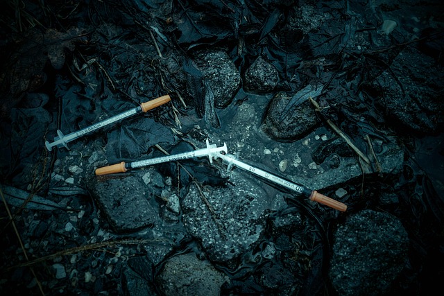 【戦慄】他人の“ハイになった血”を注射する若者たち ― 薬物共有「ブルートゥース」の恐怖とHIV感染爆発の画像1