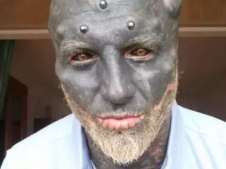 【閲覧注意】鼻と耳を切除し、全身を黒く染めた男「ブラック・エイリアン計画」の現在地