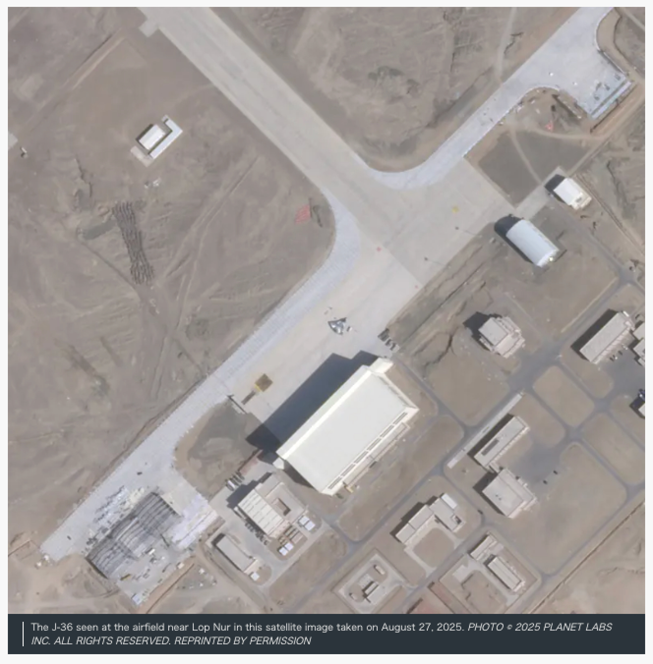 “中国版エリア51”に最新鋭ステルス戦闘機が出現 ― 衛星画像が捉えた“巨大すぎる機体”の画像2