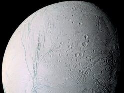 「地球外生命体の最有力候補」に ― 土星の衛星エンケラドゥスに“生命誕生”の条件が揃っていることが判明