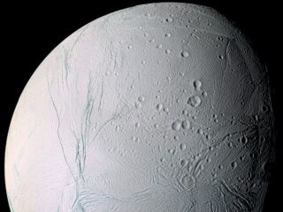 「地球外生命体の最有力候補」に ― 土星の衛星エンケラドゥスに“生命誕生”の条件が揃っていることが判明