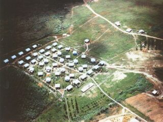 密林で918人が集団自殺した「ジョーンズタウンの惨劇」生存者が語る“狂気の楽園”と最期の日