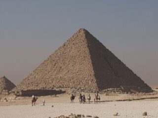 ギザのピラミッドに“未知の空間”を発見 ― 謎に包まれた「失われた入口」の存在についに手がかりか