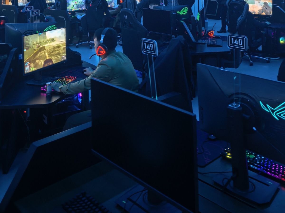 北朝鮮に初の「ネットゲームカフェ」がオープン！ただし“外国人との対戦は禁止”… 金正恩体制下で進む奇妙なハイテク化の実態の画像1