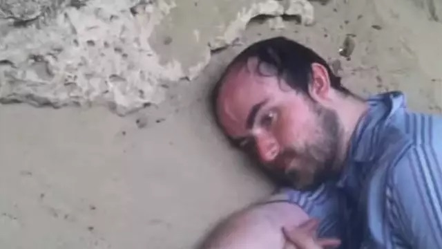 無人島漂着から1ヶ月、スマホで実況中継する男…「宝の地図」まで登場するサバイバル生活の怪しすぎる実態の画像1