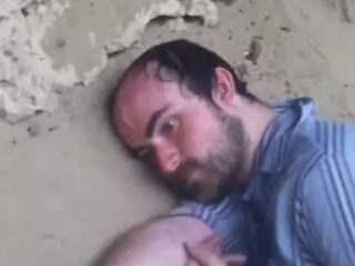 無人島漂着から1ヶ月、スマホで実況中継する男…「宝の地図」まで登場するサバイバル生活の怪しすぎる実態