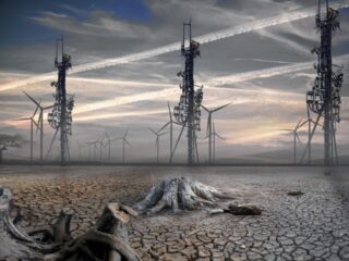 飛行機雲は“毒”？ いまだに信奉者を生む陰謀論「ケムトレイル」の正体と、人々がそれを信じてしまう心理