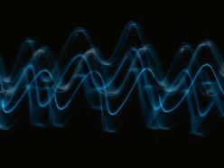 UFO目撃は“周波数”が引き起こす？ 幽霊が見える「19Hz」という奇妙な音が、“見えないはずのもの”を見せている可能性