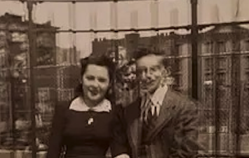 【怪奇】1940年の写真に「15年後に生まれる子供」が写り込んでいた? 物理的にあり得ない心霊写真の謎の画像2