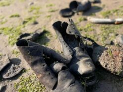 【怪奇】海岸に打ち上げられた400足の「19世紀の革靴」持ち主不在の靴が語る沈没船の謎