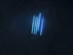 【動画あり】縦に並ぶ奇妙な光の列が出現！ ドローンかエイリアンか… 首都を騒がせる奇妙なUFO＝コロンビア