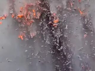 【衝撃映像】監視カメラが「最期」を迎える瞬間が怖すぎる… キラウエア火山の噴火に飲み込まれる2分間