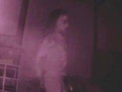 ベビーモニターが捉えた“悪魔の影”！？ 赤ちゃんがじっと見つめるその先にいたモノとは