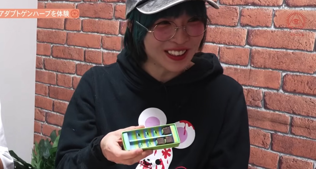 【宝くじ企画】角由紀子と“こっくりさん”で年末ジャンボ宝くじ“を買う日と場所”を聞いたら… 怖すぎる展開にの画像2